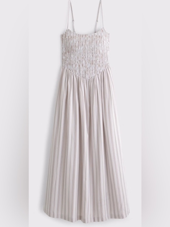 Abercrombie & Fitch Dresses & Skirts - RARE Abercrombie & Fitch Sydney Smocked drop waist dress T SWIFT